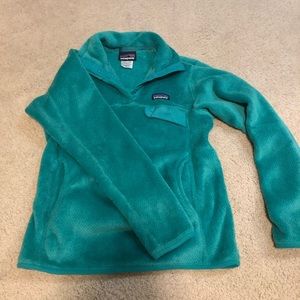 Patagonia pull over- green- size small